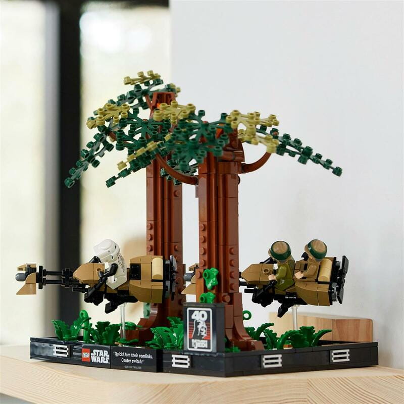 Конструктор LEGO Star Wars Диорама: Погоня на спидере на Эндоре (75353)