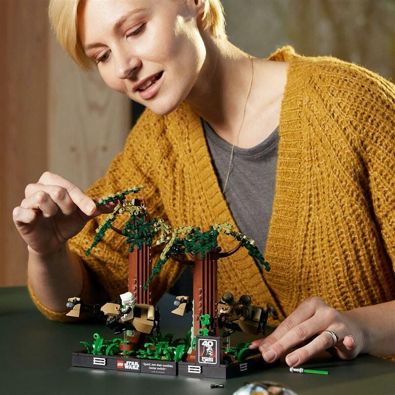 Конструктор LEGO Star Wars Диорама: Погоня на спидере на Эндоре (75353)