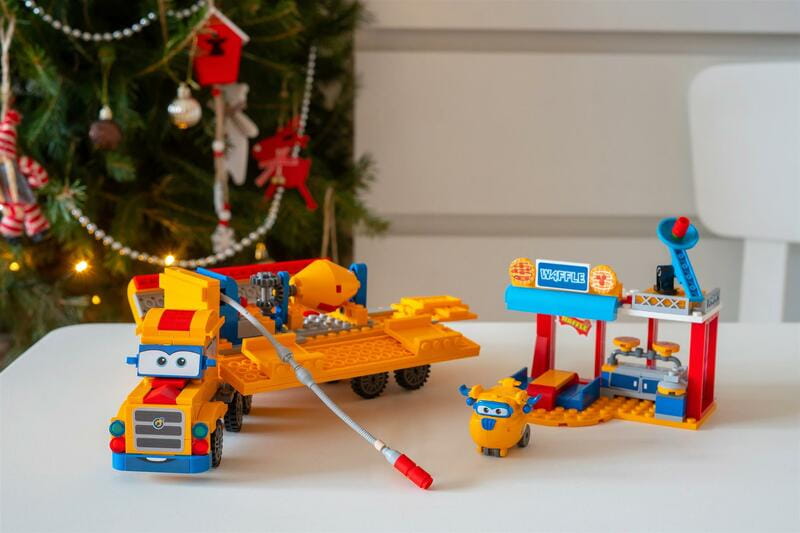 Конструктор Super Wings Blocks Buildable Vehicle Set грузовик и магазин (EU385008)