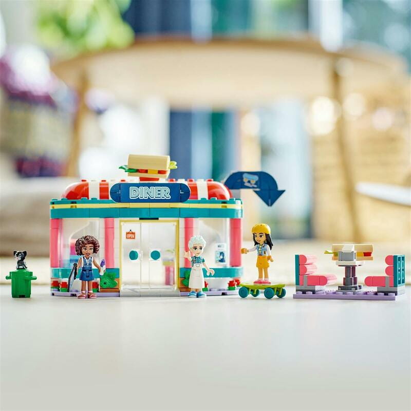 Конструктор LEGO Friends Хартлейк Сіті: ресторанчик в центрі міста (41728)