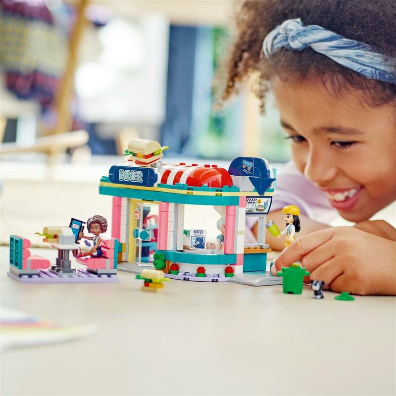 Конструктор LEGO Friends Хартлейк Сіті: ресторанчик в центрі міста (41728)