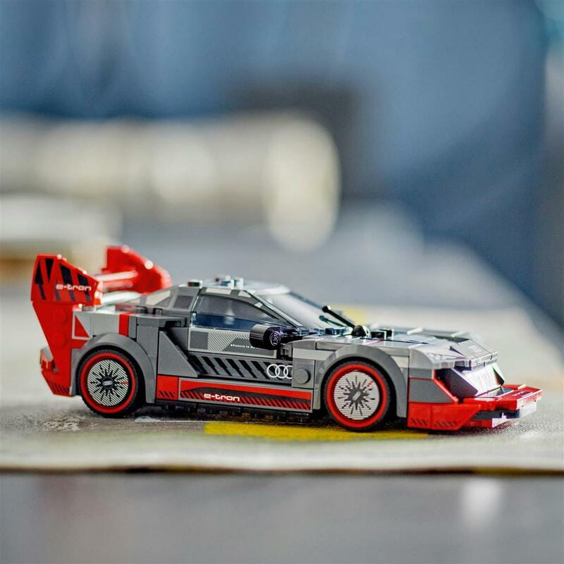 Конструктор LEGO Speed Champions Автомобиль для гонки Audi S1 e-tron quattro (76921)