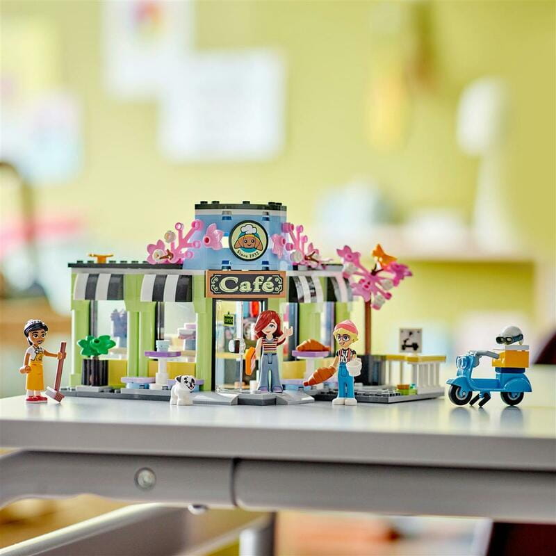 Конструктор LEGO Friends Кофейня Хартлейк-Сити (42618)