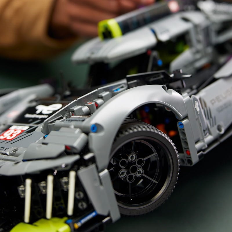 Конструктор LEGO Technic Peugeot 9X8 24H Le Mans Hybrid (42156)