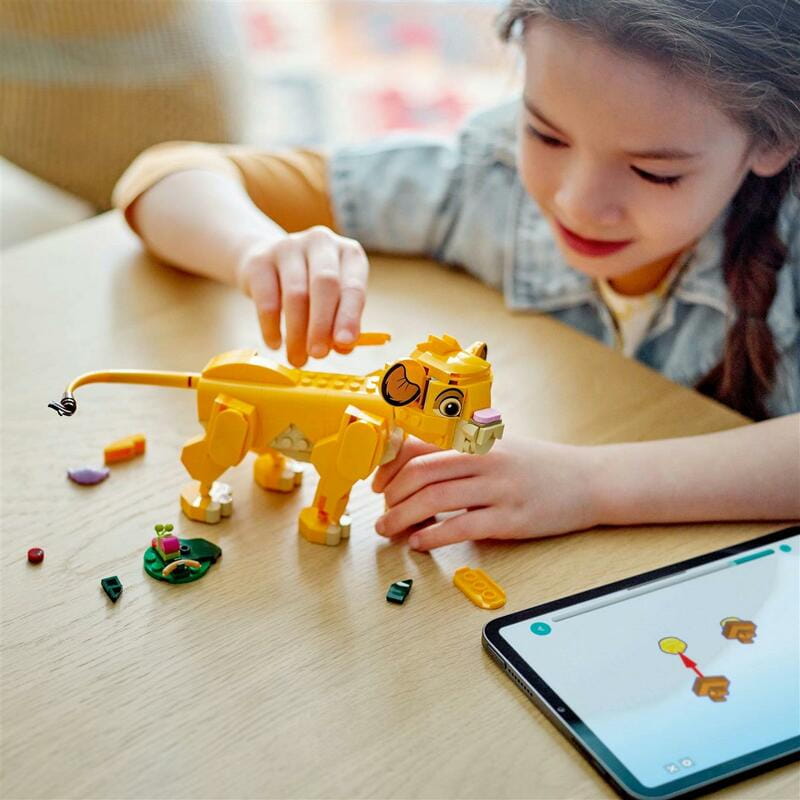 Конструктор LEGO Disney Левеня Сімба (43243)