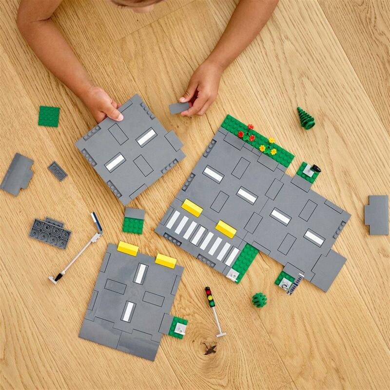 Конструктор LEGO City Town Дорожные плиты (60304)
