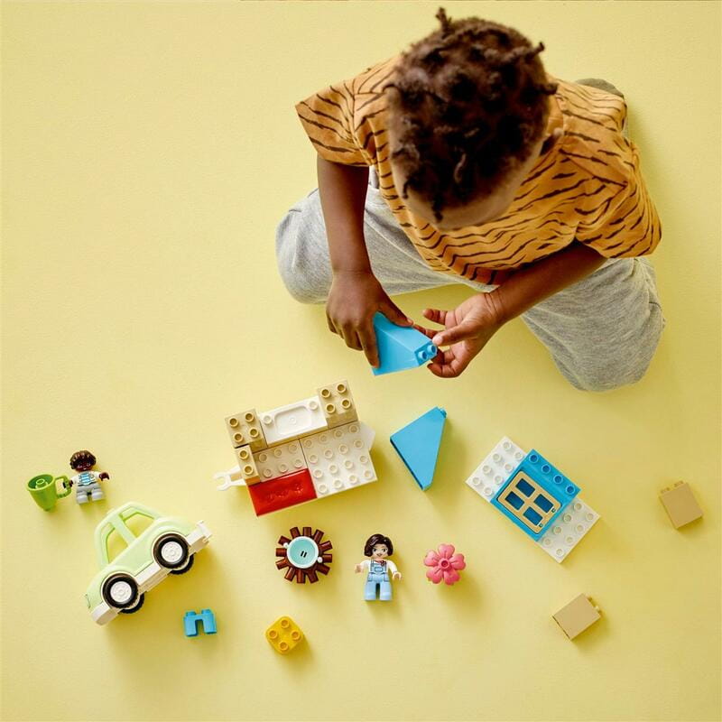 Конструктор LEGO Duplo Town Сімейний будинок на колесах (10986)