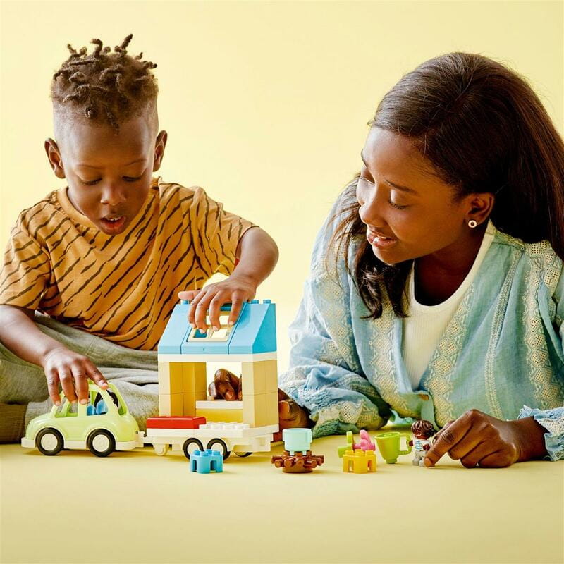 Конструктор LEGO Duplo Town Сімейний будинок на колесах (10986)