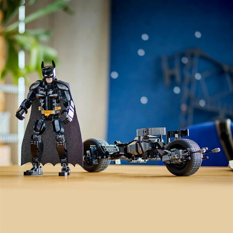 Конструктор LEGO Batman Фігурка Бетмена для складання та бетцикл (76273)