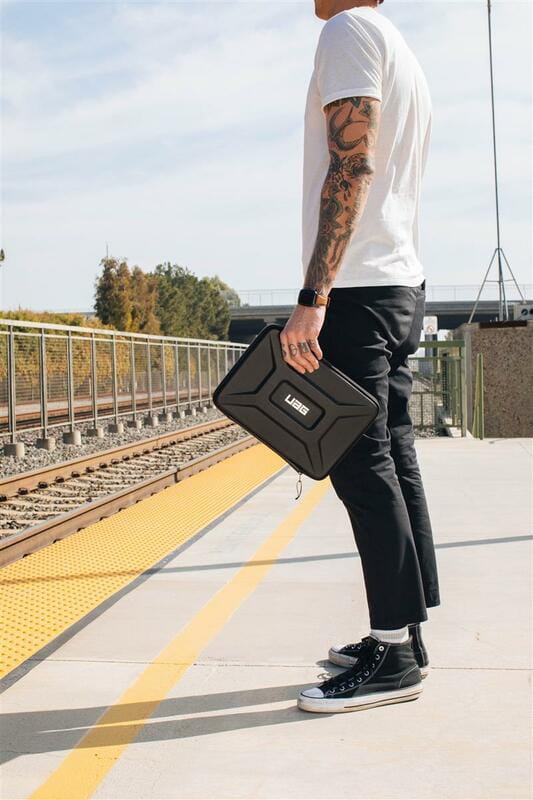 Чохол для планшетів та ультрабуків Urban Armor Gear 13" Black (981890114040)