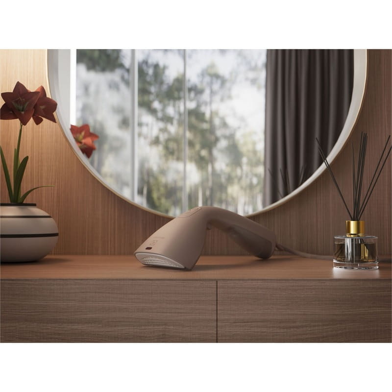 Отпариватель Electrolux E7HS2-8WB
