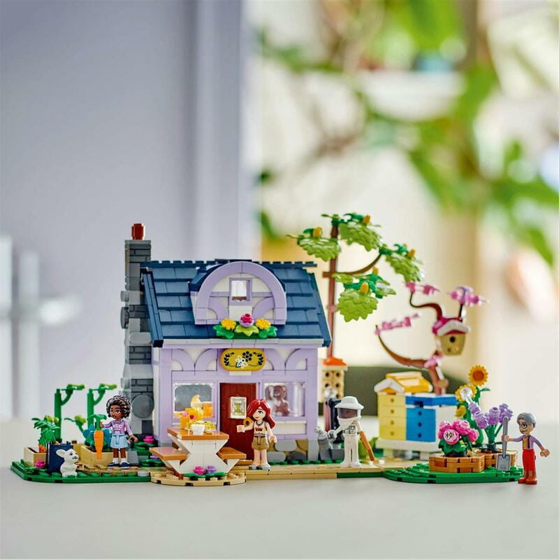 Конструктор LEGO Friends Домик и цветник пчеловодов (42669)