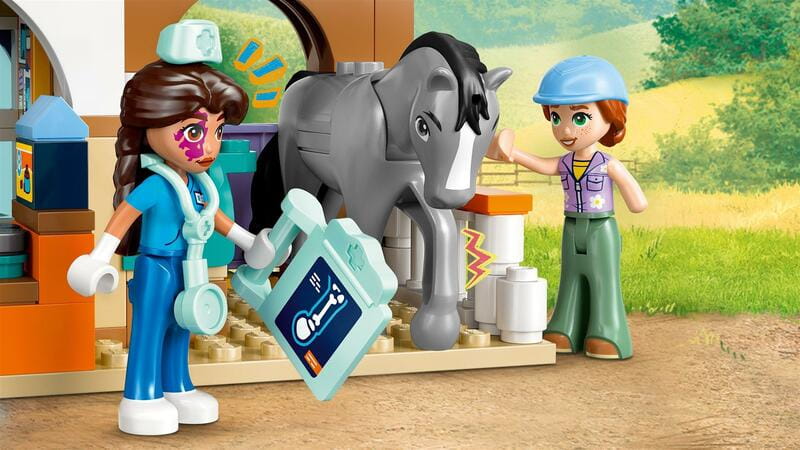 Конструктор LEGO Friends Ветеринарная клиника для лошадей и домашних любимцев (42651)