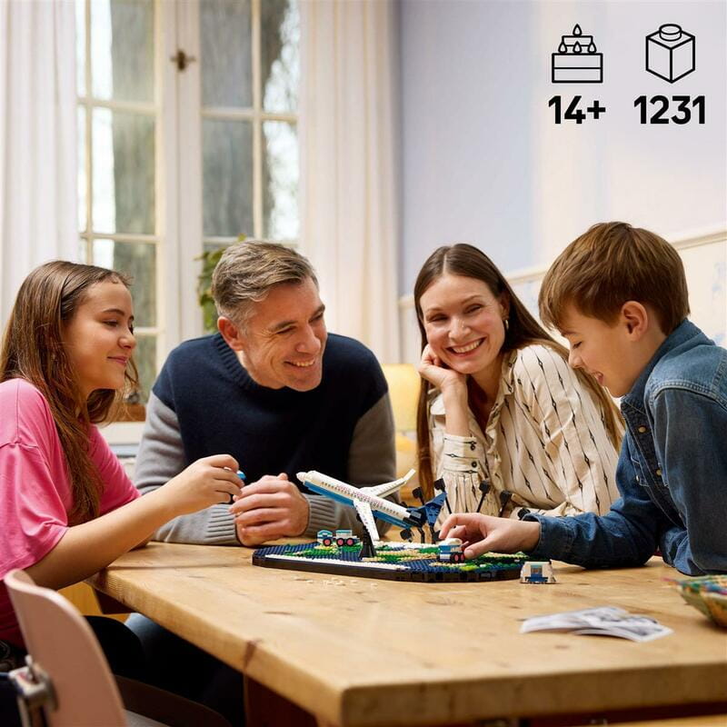 Конструктор LEGO Family Миті з подорожей (41838)