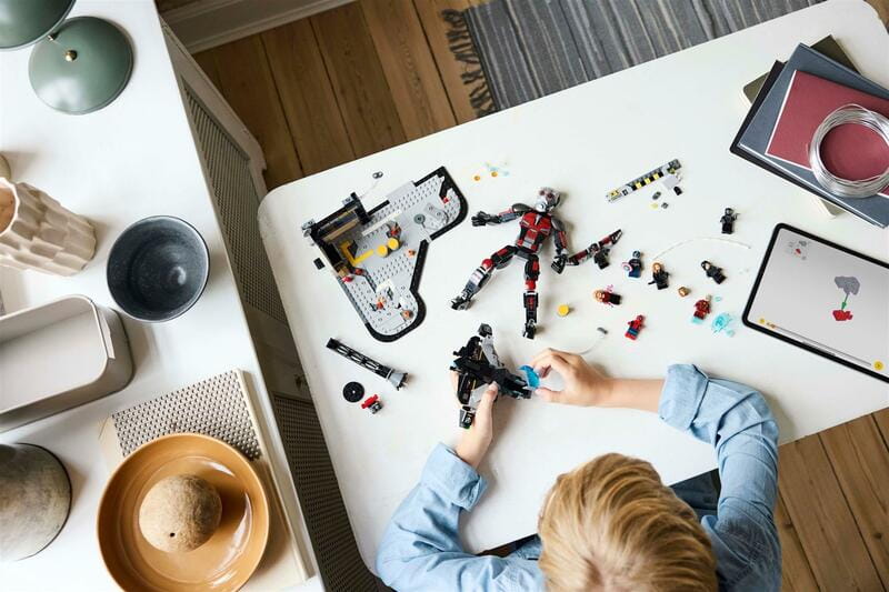 Конструктор LEGO Super Heroes Перший месник: Протистояння Пригодницька битва (76314)