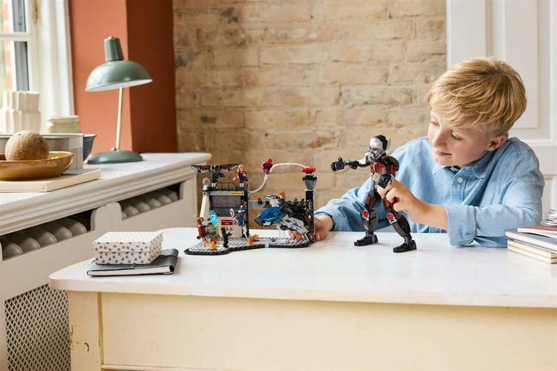 Конструктор LEGO Super Heroes Перший месник: Протистояння Пригодницька битва (76314)