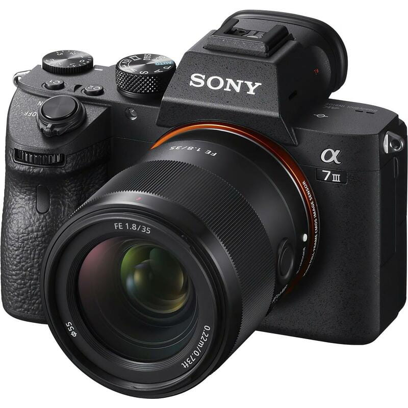 Объектив Sony 35mm F1.8 NEX FF (SEL35F18F.SYX)