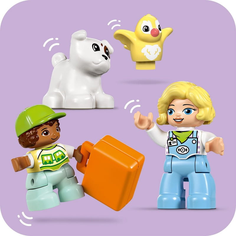 Конструктор LEGO Duplo Town Інтерактивний пригодницький потяг (10427)