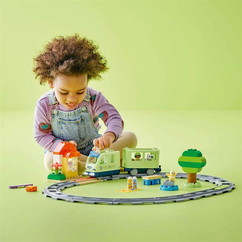 Конструктор LEGO Duplo Town Інтерактивний пригодницький потяг (10427)