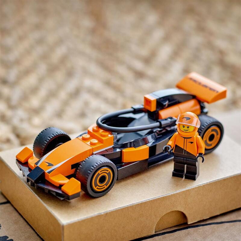 Конструктор LEGO City Пилот F1 с автомобилем для гонки команды McLaren (60442)