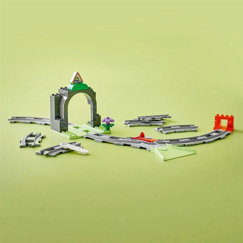 Конструктор LEGO Duplo Town Додатковий набір. Залізничний тунель та колії (10425)