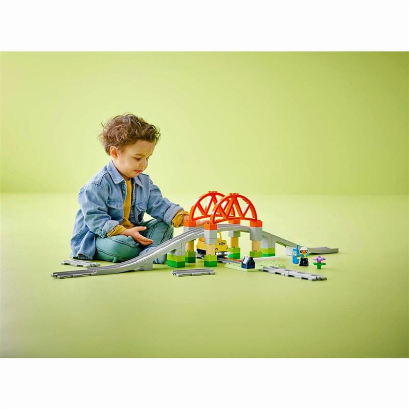 Конструктор LEGO Duplo Town Дополнительный набор. Железнодорожный мост и пути (10426)
