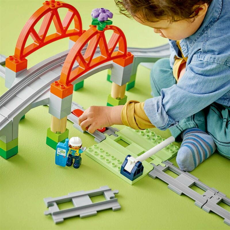 Конструктор LEGO Duplo Town Дополнительный набор. Железнодорожный мост и пути (10426)