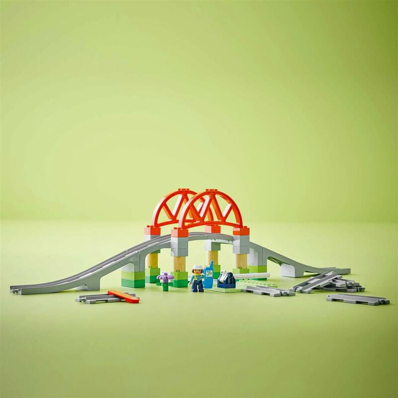 Конструктор LEGO Duplo Town Дополнительный набор. Железнодорожный мост и пути (10426)