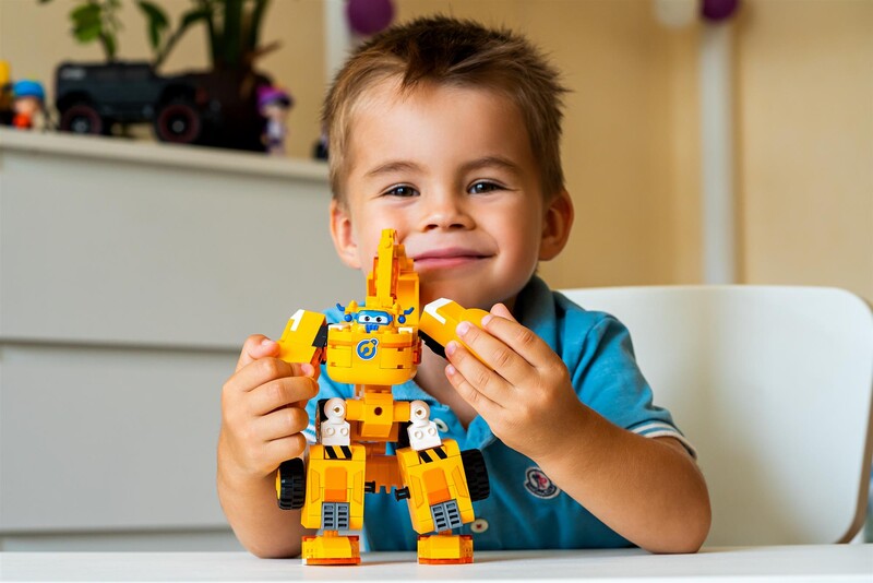 Конструктор-трансформер Super Wings Small Blocks 2-in-1 Buildable Transforming Vehicle Donnie (EU385007)