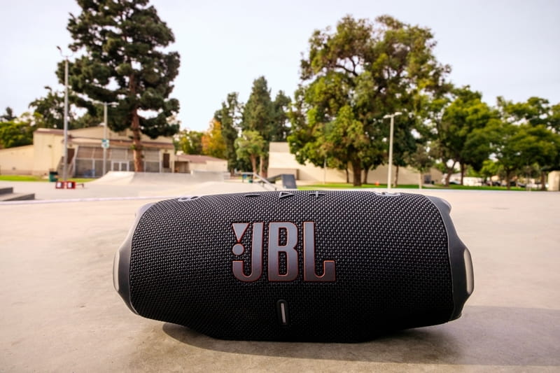 Акустическая система JBL Charge 6 Black (JBLCHARGE6BLK)