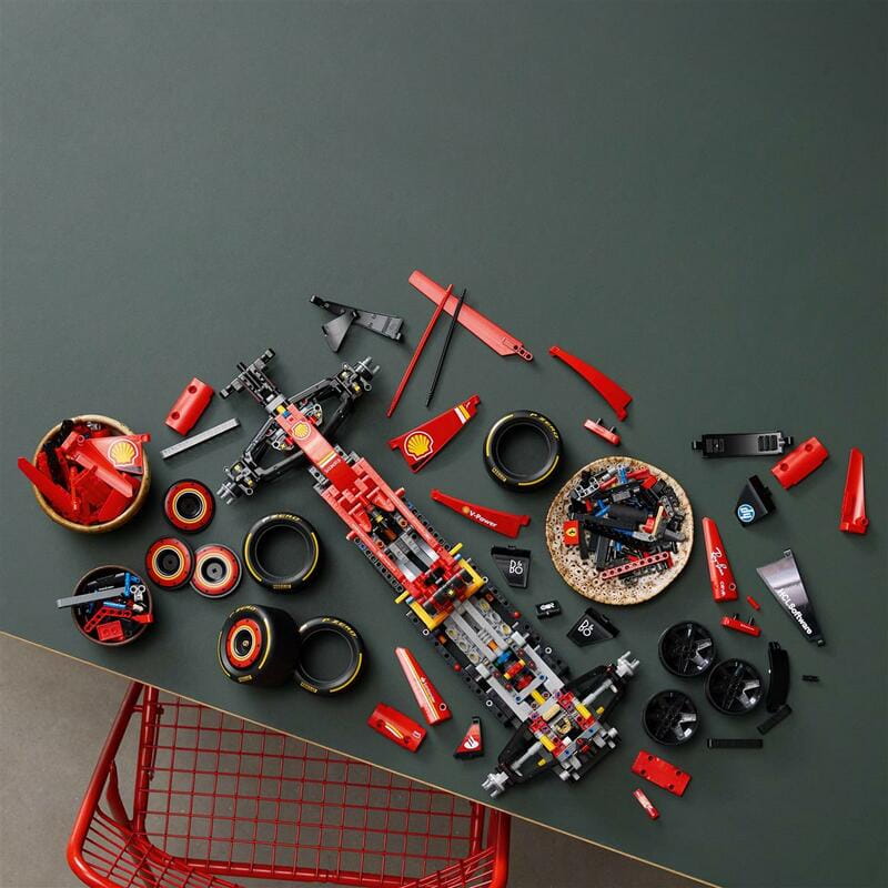 Конструктор LEGO Technic Автомобиль F1 Ferrari SF-24 (42207)