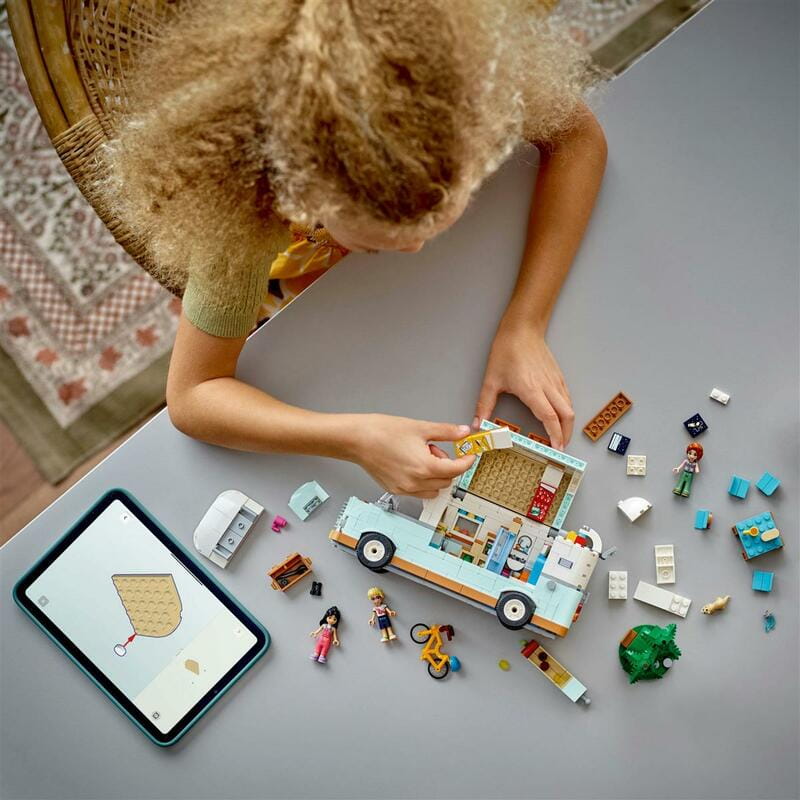 Конструктор LEGO Friends Пригоди на фургоні дружби (42663)