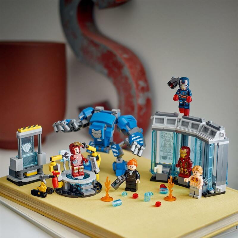 Конструктор LEGO Super Heroes Лаборатория Железного Человека: зал доспехов (76315)