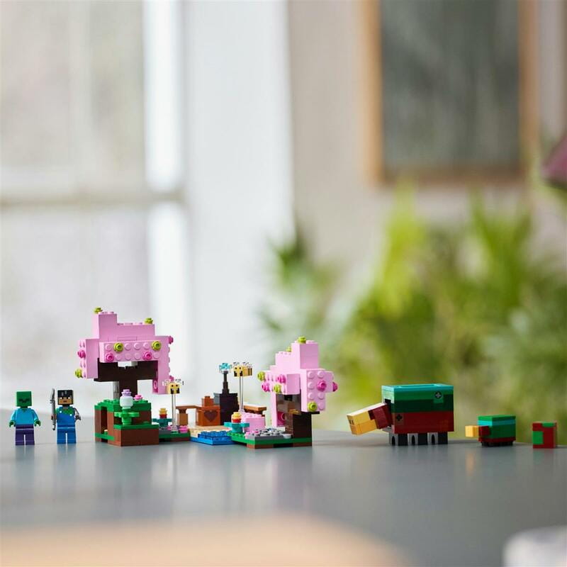 Конструктор LEGO Minecraft Цветущий вишневый сад (21260)