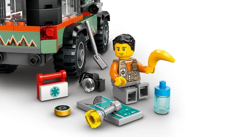 Конструктор LEGO City Позашляхова гірська вантажівка 4x4 (60447)