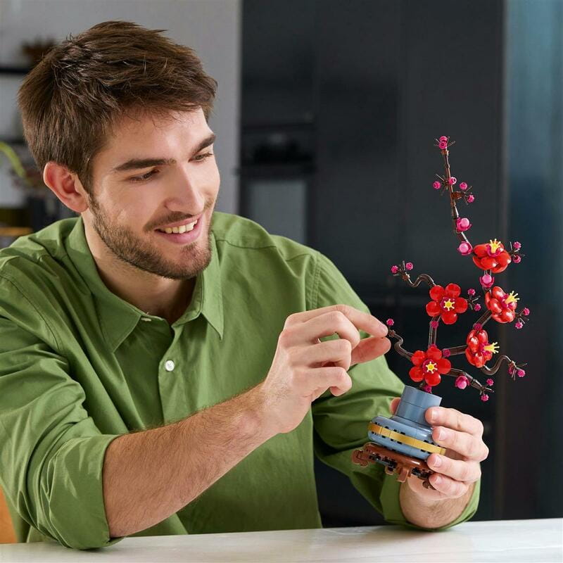 Конструктор LEGO Icons Botanicals Сливовый цвет (10369)