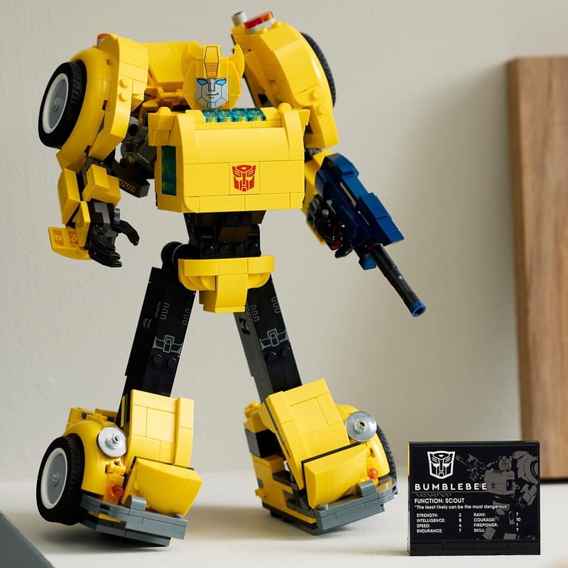 Конструктор LEGO Icons Трансформеры. Бамблби (10338)