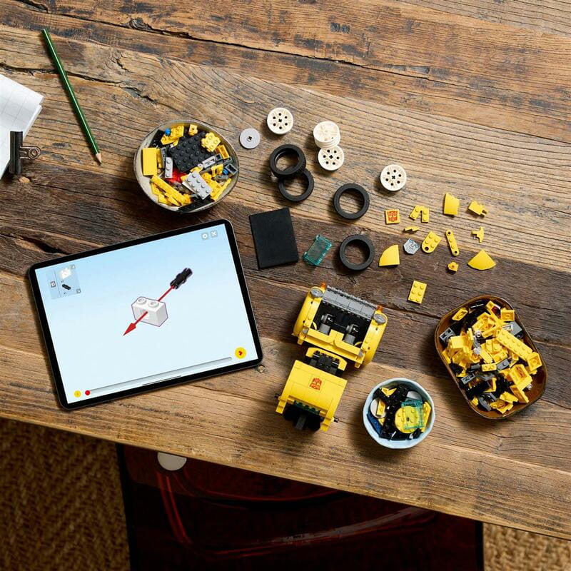 Конструктор LEGO Icons Трансформеры. Бамблби (10338)