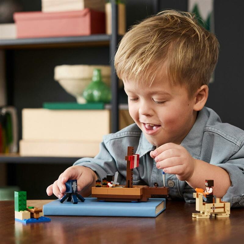 Конструктор LEGO Minecraft Путешествие на пиратском корабле (21259)