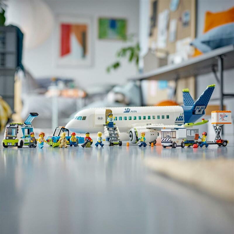 Конструктор LEGO City Пасажирський літак (60367)