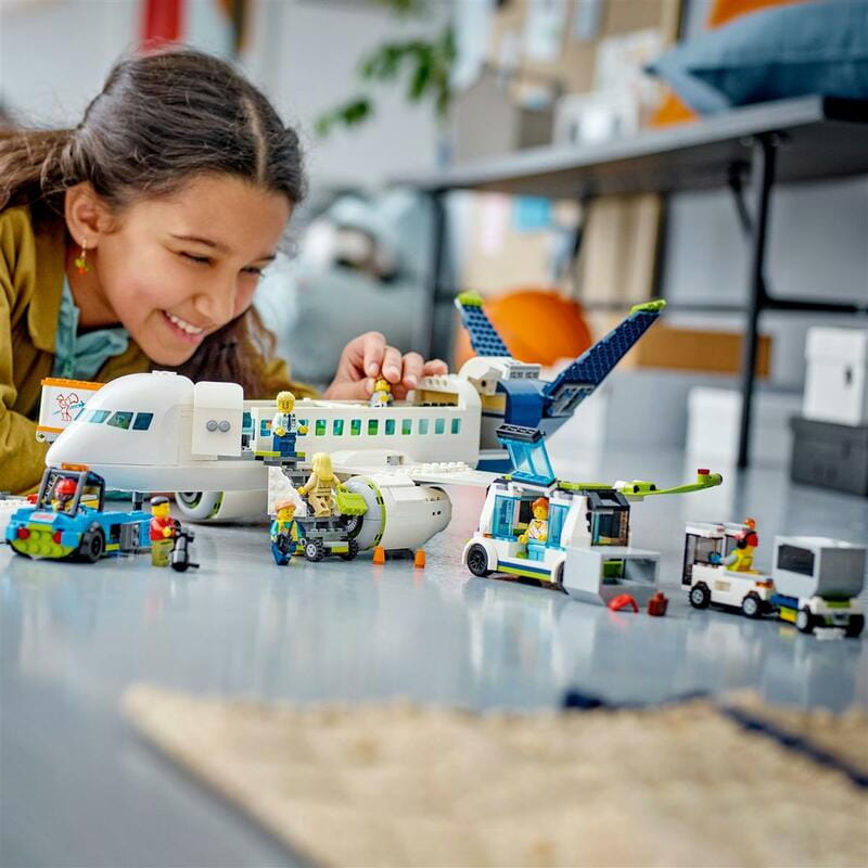 Конструктор LEGO City Пасажирський літак (60367)