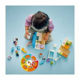 Конструктор LEGO Duplo Town Впервые: визит к врачу (10449)