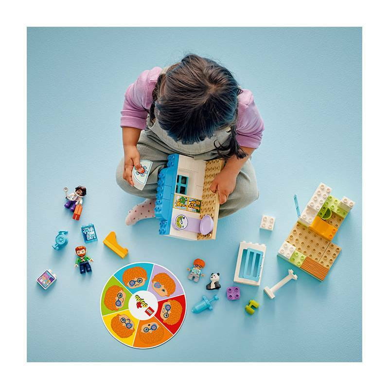 Конструктор LEGO Duplo Town Уперше: візит до лікаря (10449)