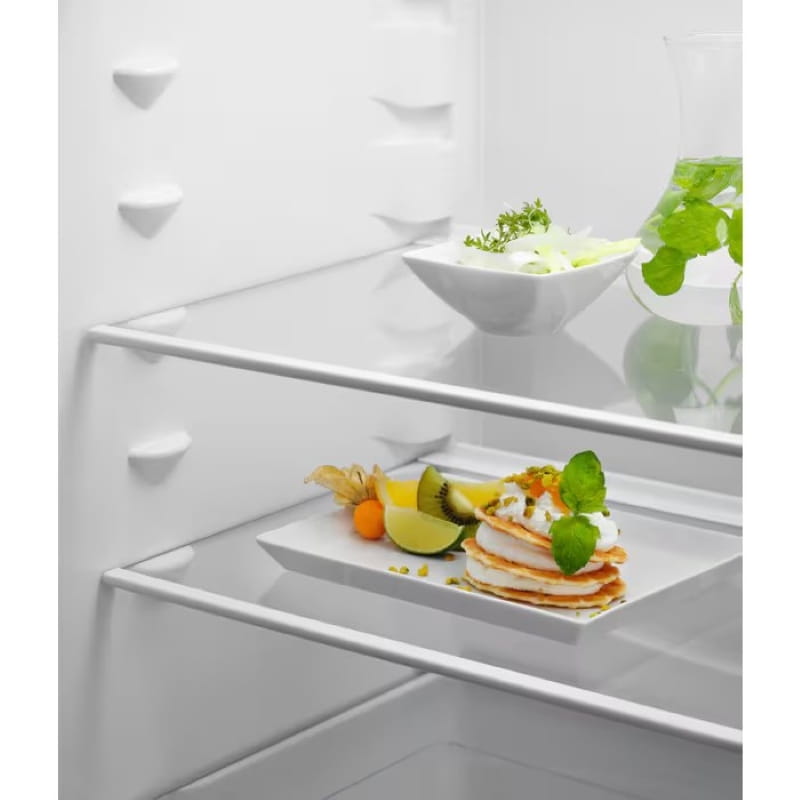 Встраиваемый холодильник Electrolux ERD6DE18S1