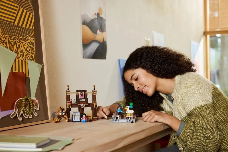 Конструктор LEGO Minecraft Бійцівський ринг у лісовому маєтку (21272)