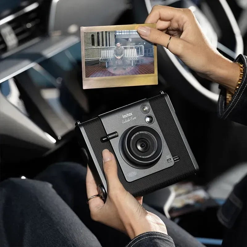 Камера моментального друку Fujifilm Instax Wide Evo Black (16840933)