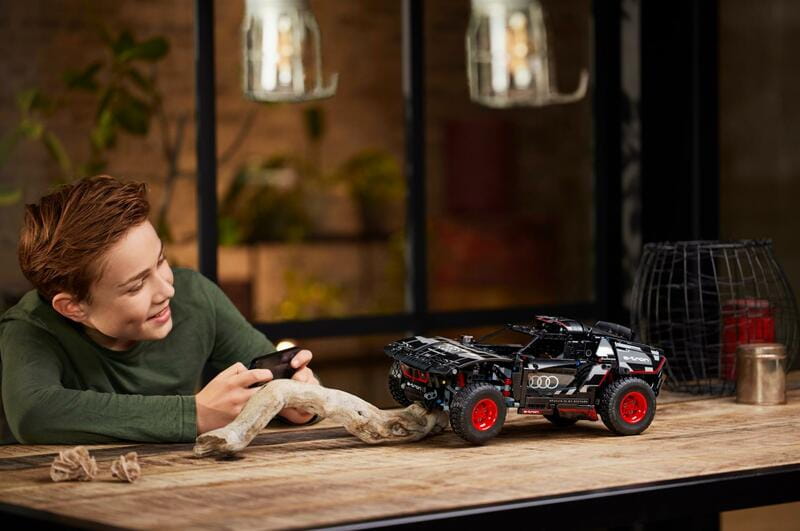 Конструктор LEGO Technic Audi RS Q e-tron (42160)