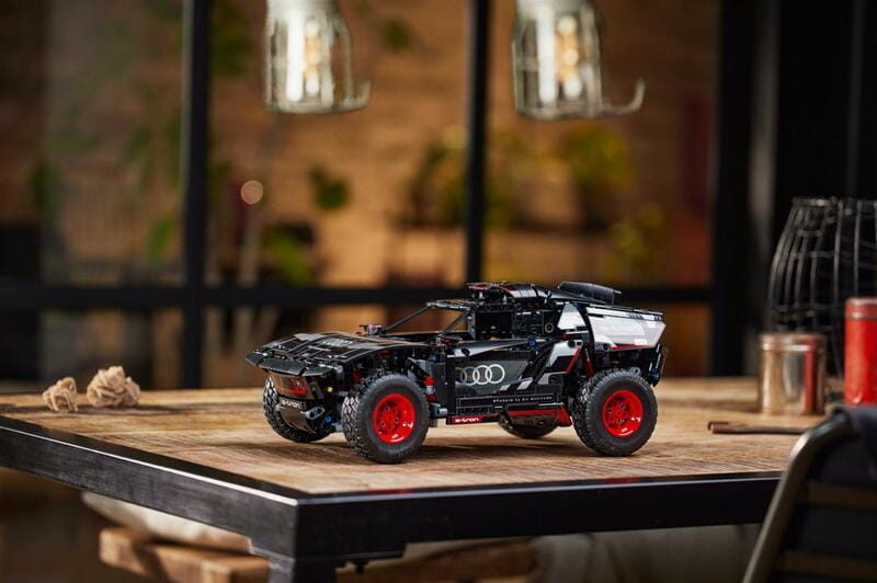 Конструктор LEGO Technic Audi RS Q e-tron (42160)