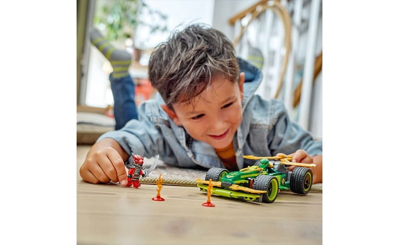 Конструктор LEGO Ninjago Автомобиль для гонки Ллойда с инерционным двигателем (71828)