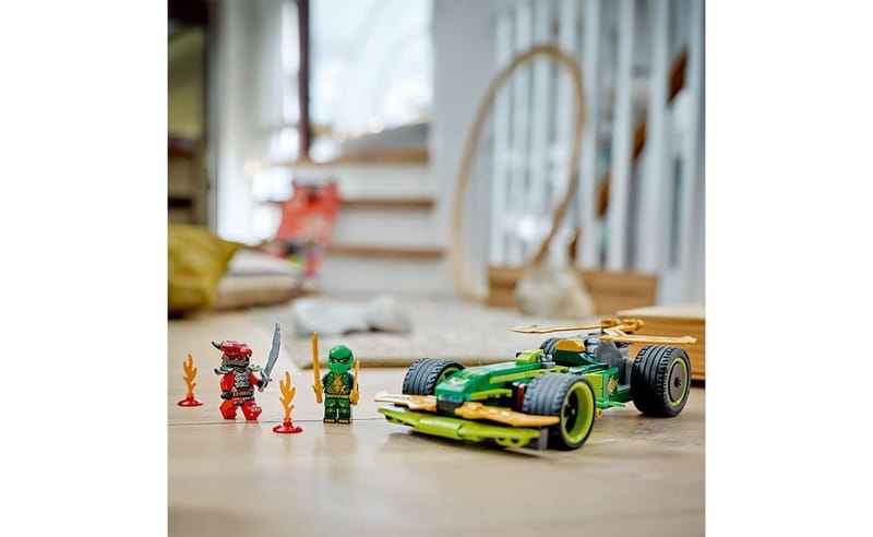 Конструктор LEGO Ninjago Автомобиль для гонки Ллойда с инерционным двигателем (71828)